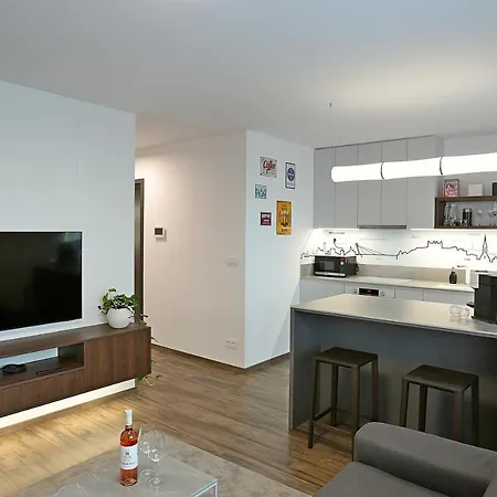 Modern Near The Centre Urban Апартаменты